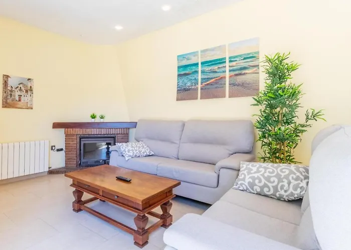 Casa Segaria Con Piscina Privada Y Jardin En בקתה